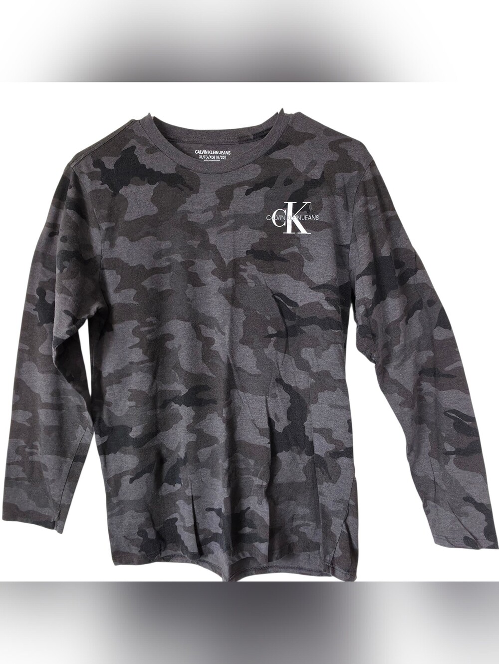 Calvin Klein Jeans Men’s Gray Camo Long Sleeve Tee